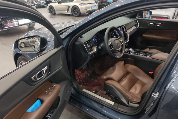 Used Volvo S60 2024 B4 Zhiyuan Luxury Edition