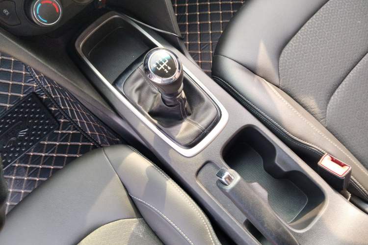 Used Chevrolet Cavalier 2019 320 Manual Xinyue Edition Gear Lever