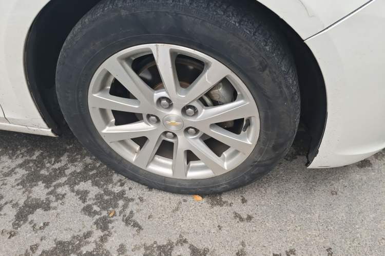 Used Chevrolet Malibu 2014 2.0L Automatic Luxury Edition Right Front Wheel Hub