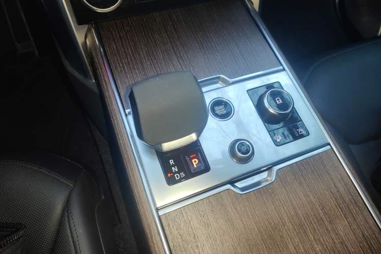 Used Land Rover Range Rover 2023 3.0 L6 400 PS Prestige Seven-Seater Extended Version