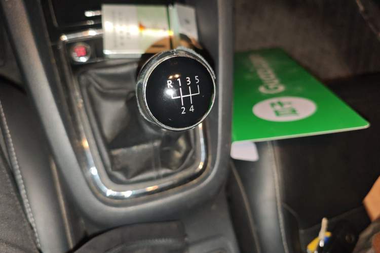 Used Volkswagen Sagitar 2017 1.6L Manual Comfort Model Gear Lever