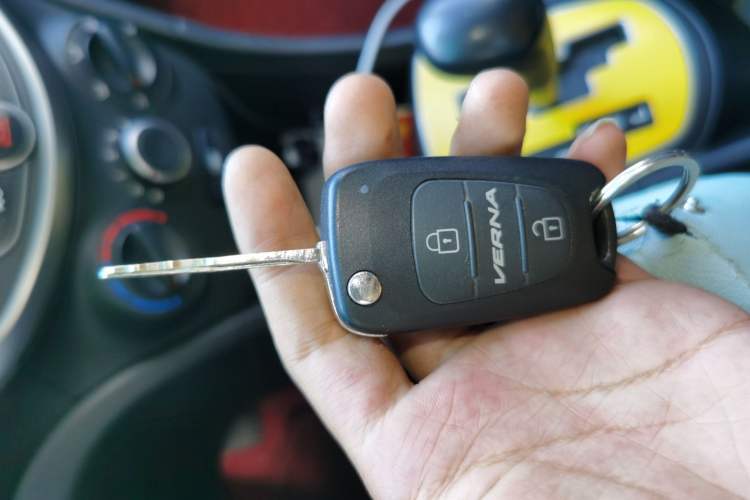 Used Hyundai Verna (older generation) 2011 Hatchback 1.4L Automatic Fashion GT Vehicle Key