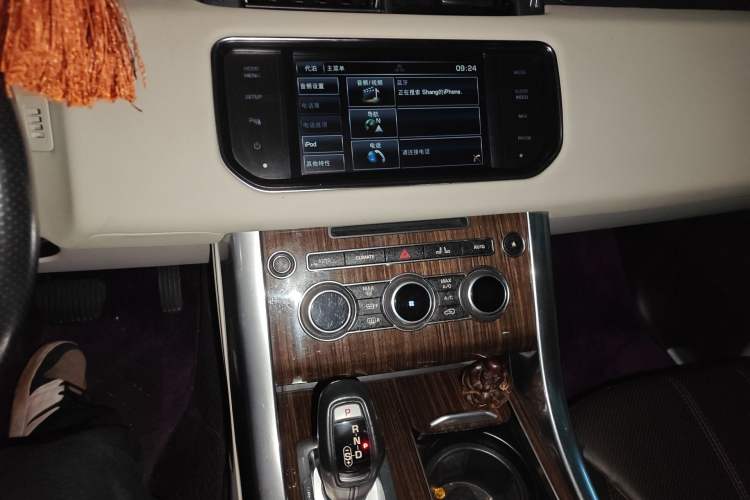 Used Land Rover Range Sport 2015 3.0 SC V6 HSE Audio And AC Panel