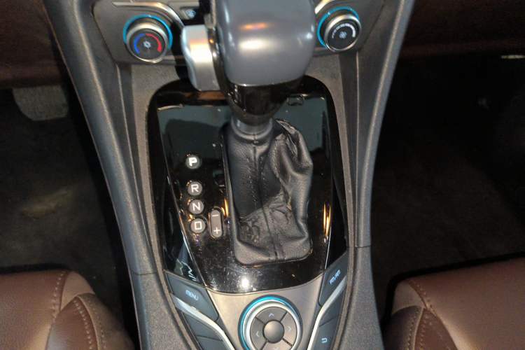 Used Haima Fumei F7 2017 1.5T 7-Seater Automatic Standard Edition Gear Lever