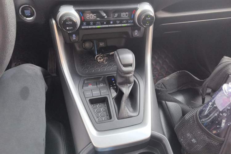 Used Toyota RAV4 2021 2.0L CVT Two-Wheel Drive Fashion Edition