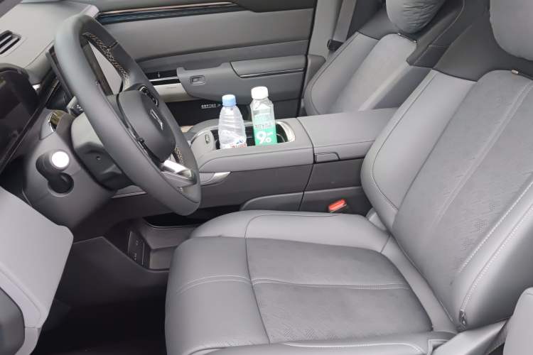 Used Zeekr 7X 2025 100 kWh Long-Range Rear-Wheel Drive with Intelligent Driving Features