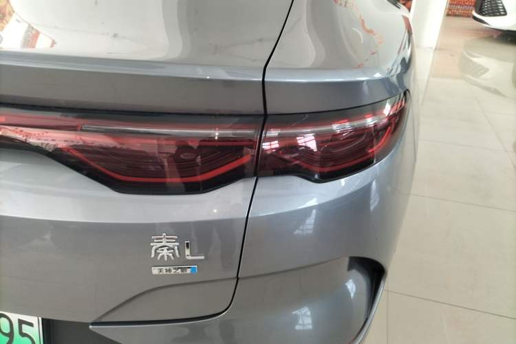 Used BYD Qin L 2025 EV 470KM Leading Edition Right Rear Taillight