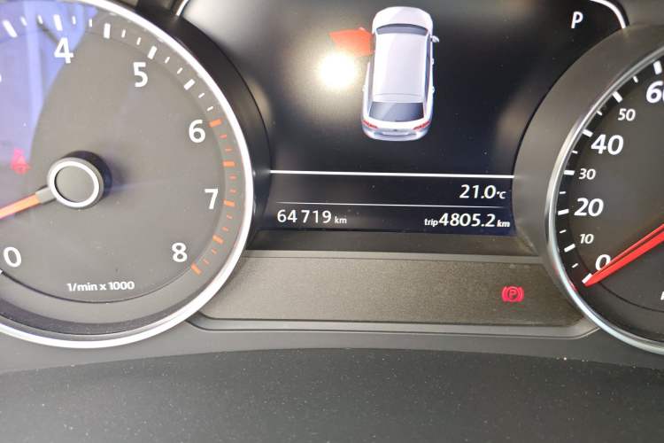 Used Volkswagen Touareg 2017 3.0 TSI Touareg Model Odometer Close Up