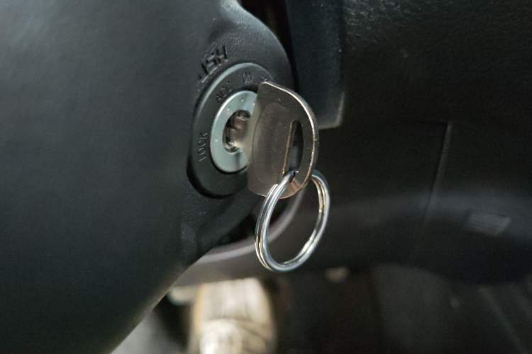 Used Isuzu D-MAX 2023 2.5T Manual 4x4 Diesel Flagship Version Standard Wheelbase Vehicle Key