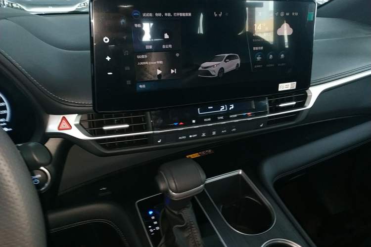 Used Toyota Granvia 2026 Model 2.5L Hybrid Prestige PLUS Edition Audio And AC Panel