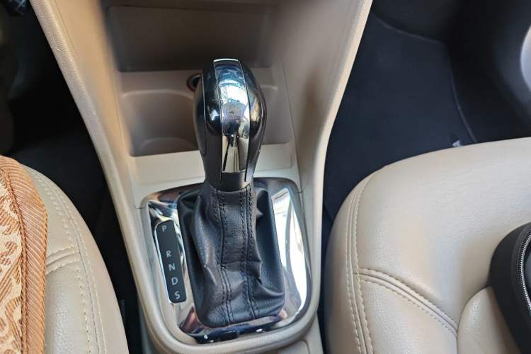 Used Volkswagen Jetta 2013 1.6L Automatic Comfort Model Gear Lever