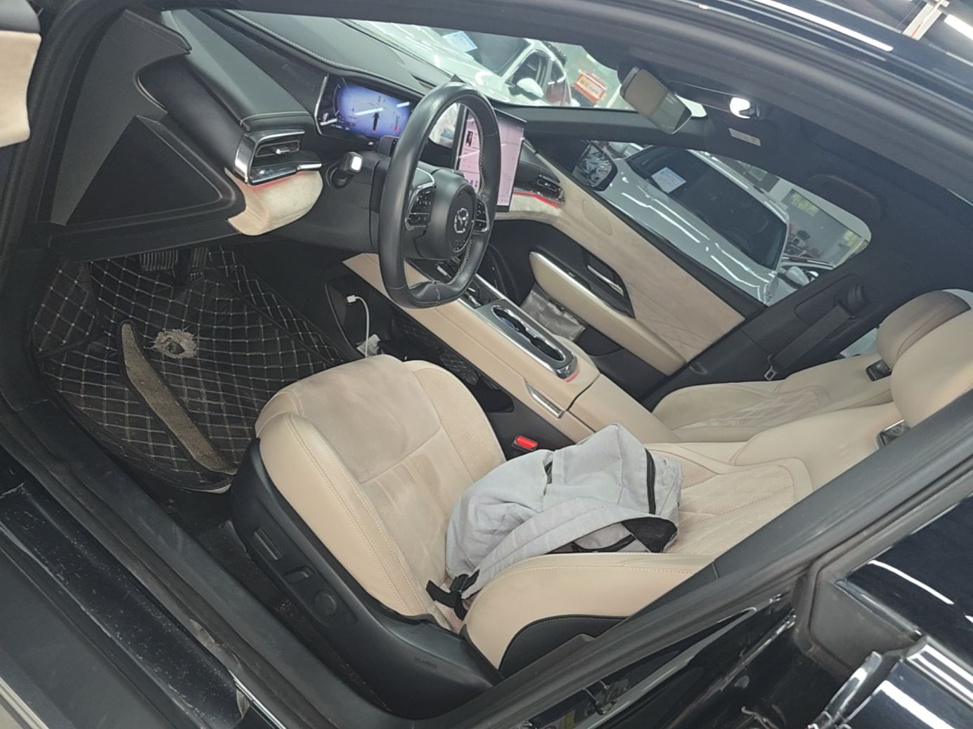 Vordere Reihe im Auto