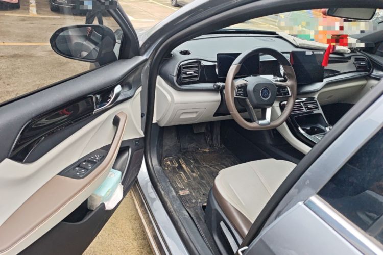 Used BYD Qin PLUS 2024 HONOR Edition DM-i 55KM Leading Model Driver Seat