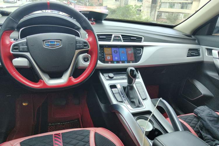 Used Geely Auto Emgrand X7 Sport 2018 1.8TD Automatic Two-Wheel Drive Smart Connect 4G Internet Edition Center Console