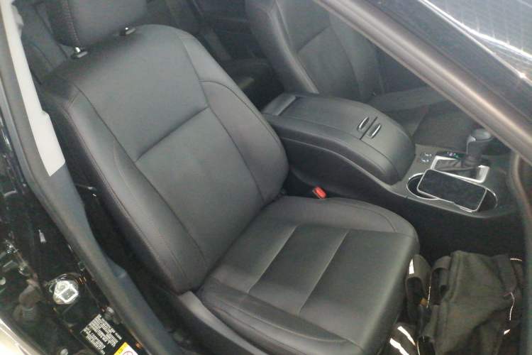 Used Toyota Highlander 2018 2.0T Four-Wheel Drive Prestige Version 7 Seats China V Emission Standard