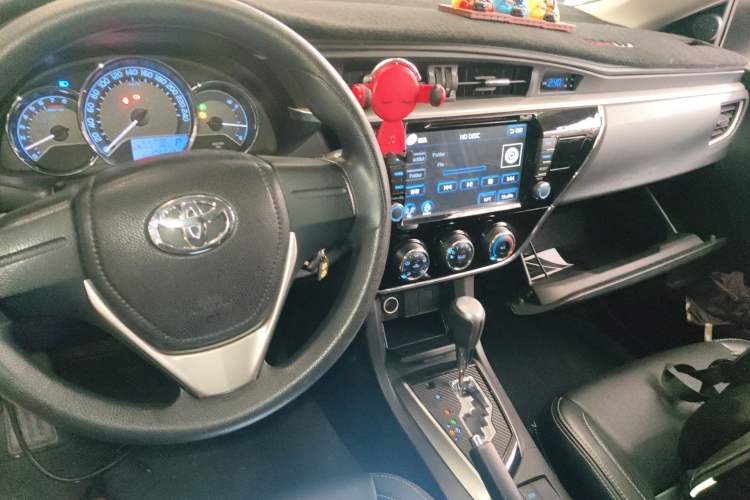 Used Toyota Corolla 2014 1.6L CVT GL Center Console