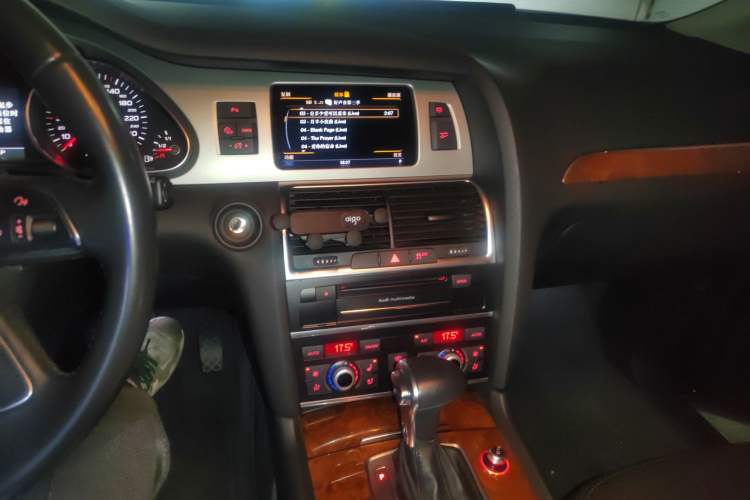 Used Audi Q7 2014 35 TFSI Ambition Edition Audio And AC Panel