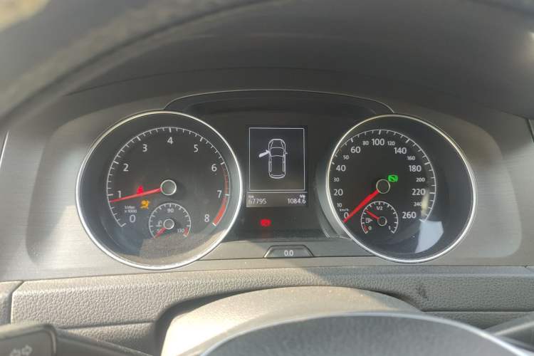 Used Volkswagen Golf 2016 230TSI Automatic Luxury Version
