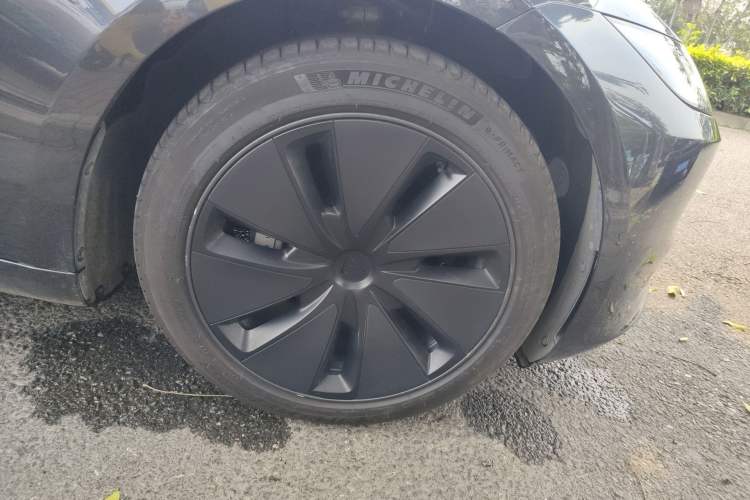 Used Tesla Model 3 2023 Rear-Wheel-Drive Version Right Front Wheel Hub