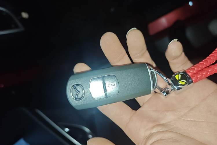 Used Mazda 3 Axela 2017 Hatchback 1.5L Automatic Luxury Model Emission Standard China V Vehicle Key