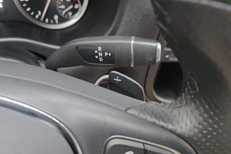Used Mercedes-Benz Vito 2021 2.0T Business Version 7 Seats Gear Lever