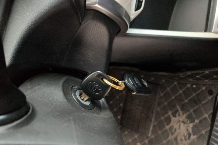 Used Toyota YARiS L Zhi Xuan 2015 1.5G Automatic Xuan Dong Sunroof Special Edition Vehicle Key