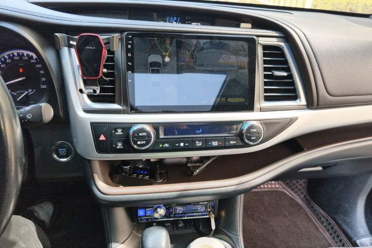 Used Toyota Highlander 2018 2.0T Four-Wheel Drive Luxury Edition 7 Seats China V Emission Standard
