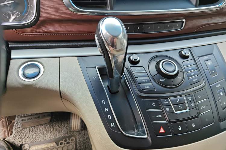 Used Buick GL8 2014 2.4L CT Luxury Business Comfort Edition
