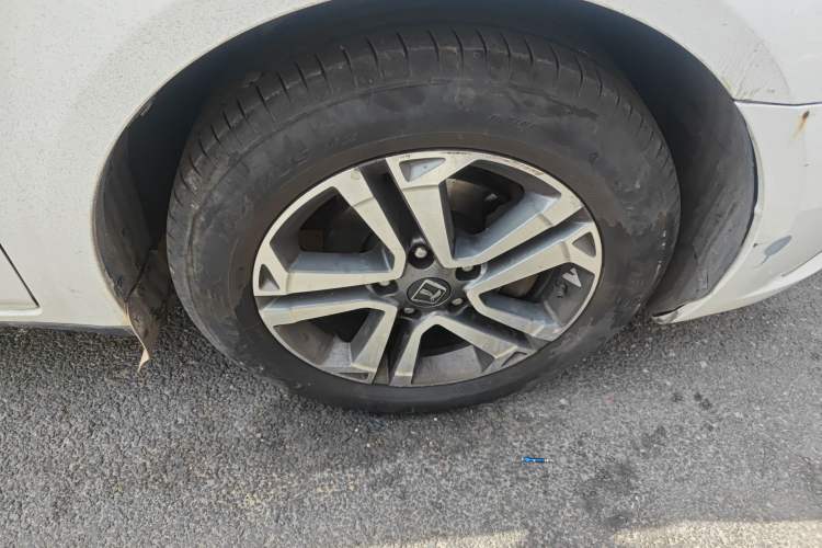 Used Luxgen 5 2015 1.8T Automatic Smart Model Right Front Wheel Hub