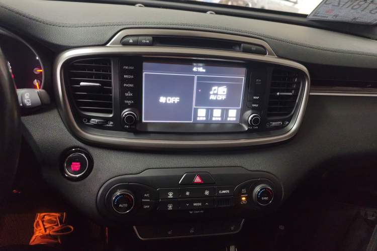 Used Kia Sorento 2015 Sorento L 2.4L Gasoline 4WD Elite Edition 7 Seats China V Emission Standard
