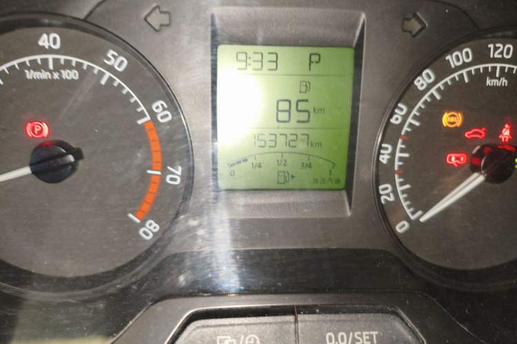 Used Skoda Rapid 2016 1.6L Automatic Chuanxing Edition Odometer Close Up