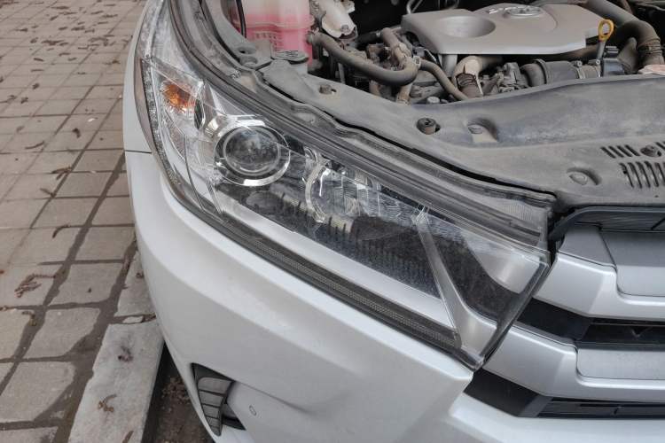 Used Toyota Highlander 2018 2.0T Four-Wheel Drive Luxury Version 7 Seats China VI Standard Right Front Headlight