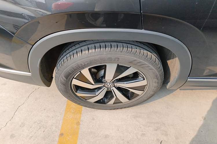 Used Volkswagen Tayron 2019 Teramont Edition 280TSI Two-Wheel Drive Luxury Model China VI Standard Right Rear Wheel Hub