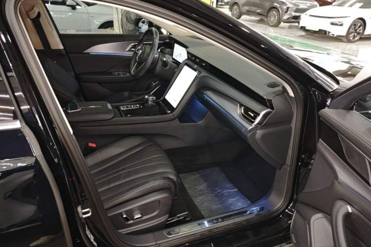 Used Hongqi H5 2024 2.0T Automatic Smart Connect Flagship Edition Right Front Seat