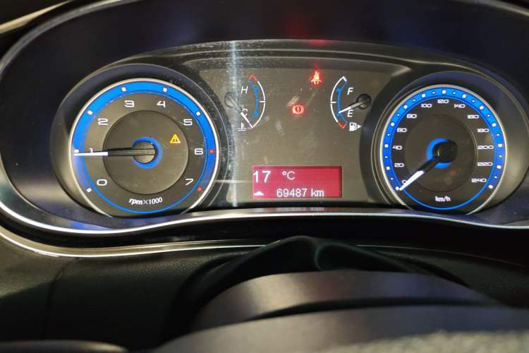 Used Fiat Viaggio 2015 1.4T Manual Enjoyment Edition Odometer Close Up