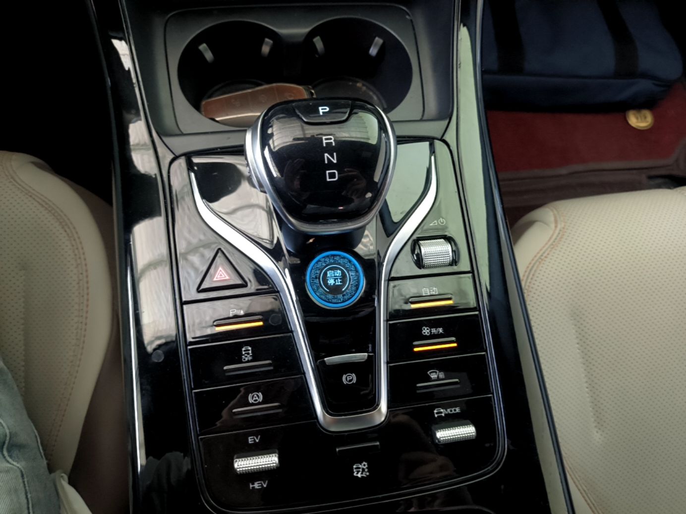 BYD Qin PLUS 2024 HONOR Edition DM-i 55KM Leading Model — снимка 16
