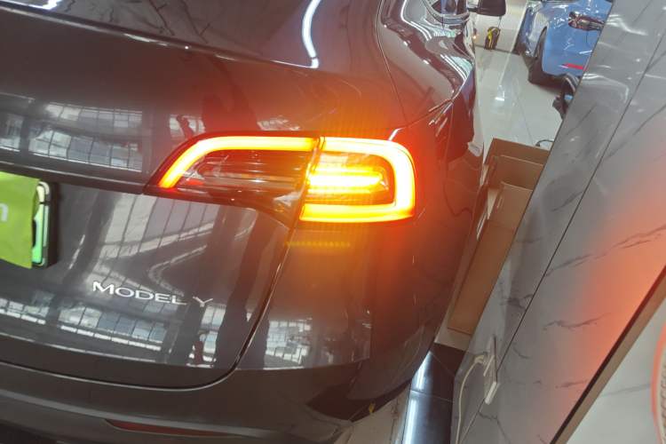 Used Tesla Model Y 2024 Rear-Wheel-Drive Version Right Rear Taillight