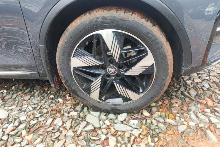 Used BYD Tang New Energy 2023 DM-i Champion Edition 112KM Prestige Model Right Front Wheel Hub