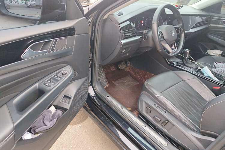 Used Volkswagen Passat New Energy 2022 430 PHEV Hybrid Luxury Edition Driver Seat