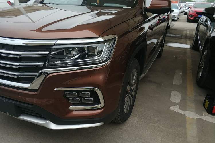 Used Roewe RX8 2018 30T Smart Connectivity Two-Wheel Drive Supreme Edition Left Front Headlight