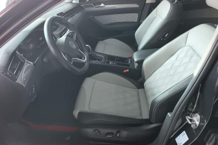 Used Volkswagen Magotan 2023 2 Million Units Limited Edition 330TSI DSG Leading Version
