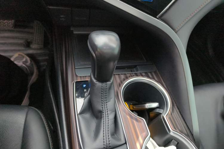 Used Toyota Camry 2018 2.5G Luxury Edition Gear Lever