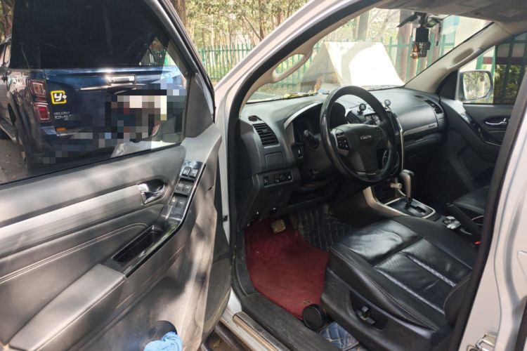 Used Isuzu D-MAX 2018 3.0T Four-Wheel Drive Automatic Ultra-Luxury Version 4JJ1-TC HI