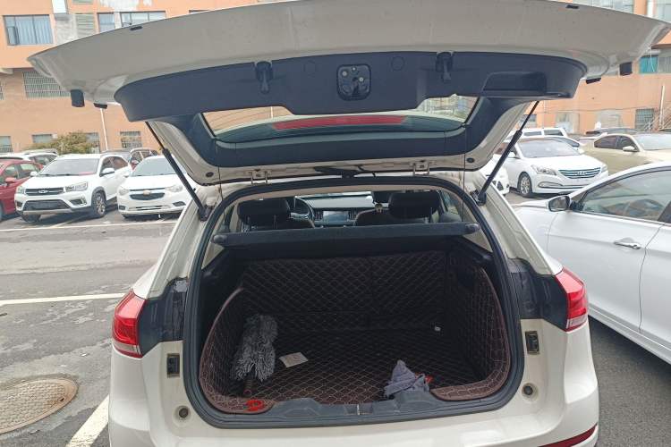 Used Haval H2s 2017 Red-Label 1.5T Manual Elite Model Trunk