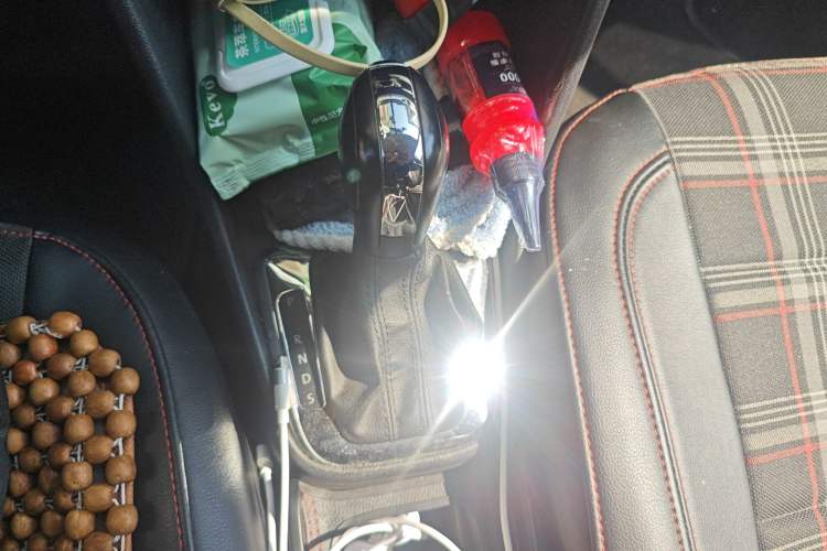 Used Volkswagen Jetta 2013 1.6L Automatic Fashion Model Gear Lever