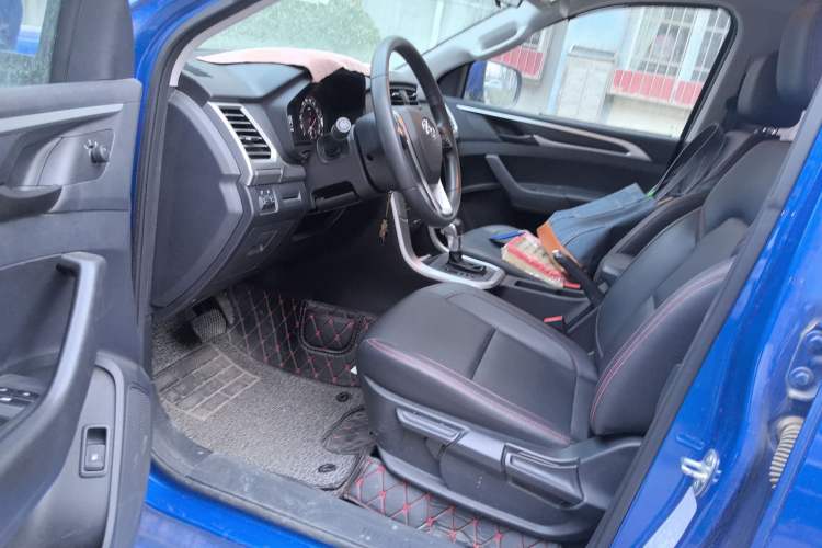 Used SAIC MAXUS T60 2017 2.0T Gasoline Automatic Two-Wheel Drive High-Ride Comfort-Grade Standard Cabin
