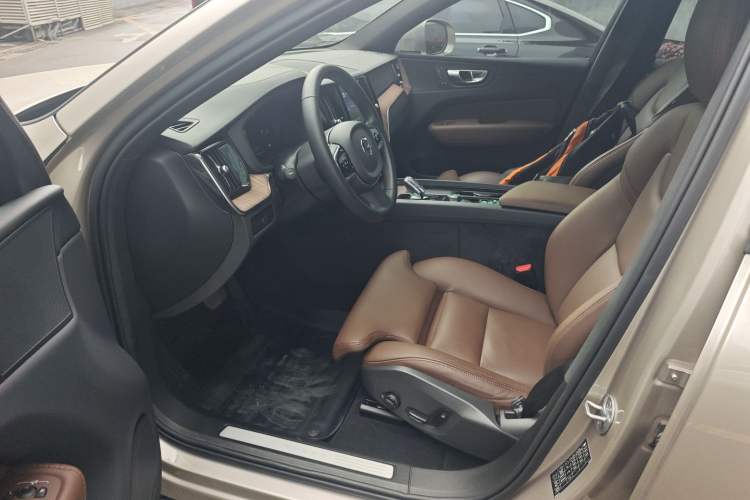 Used Volvo XC60 2023 B5 4x4 Smart Luxury Edition Left Front Seat