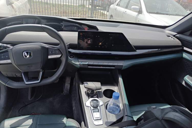 Used CHANGAN UNI-V iDD 2024 Blue Whale Smart Electric iDD 136km Luxury Model
