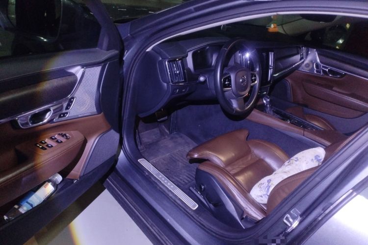 Used Volvo V90 2017 Cross Country T5 AWD Prestige Edition Driver Seat