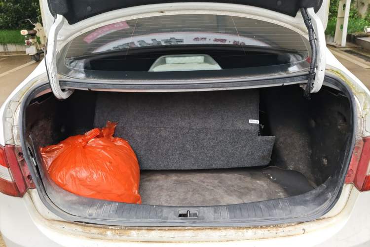 Used Dongfeng Aeolus A60 2014 1.6L Manual Smart-Drive Elite Version Trunk